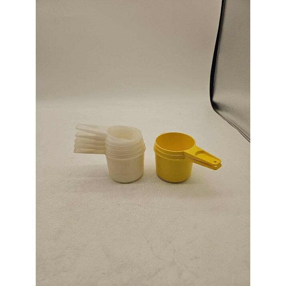Vintage Tupperware Set of 5 Nesting Measuring Cups –‎ White 761-765 & 2 Yellow